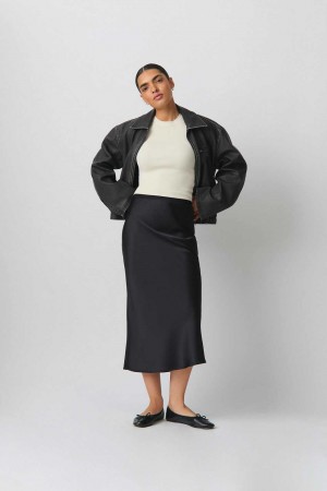 Black Women Gina Tricot Elastic Satin Midi Skirts | 04UMGKICS