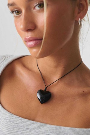 Black Women Gina Tricot Heart Necklace | 51IPLUFSR